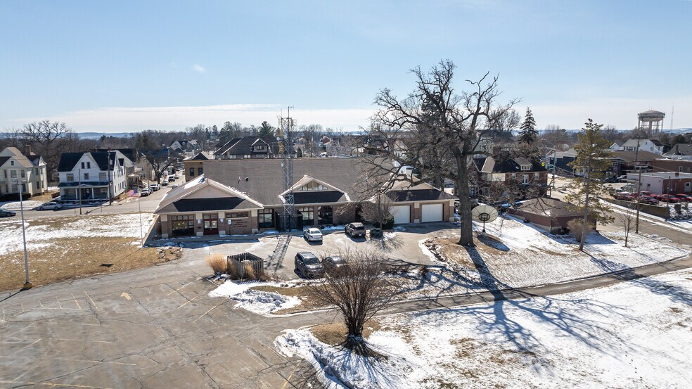 More Photos Of 1055 University Ave, Dubuque Office For Sale