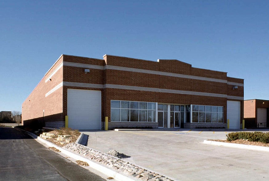 More Photos Of 232-236 S Westgate Dr, Carol Stream Warehouse For Sale