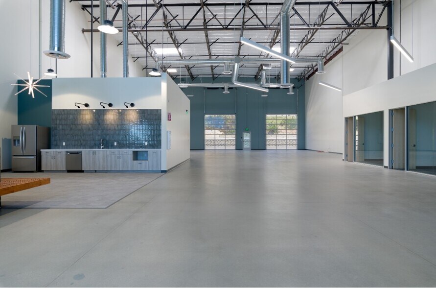 More Photos Of 2810 Caribou Ct, Carlsbad Warehouse For Lease