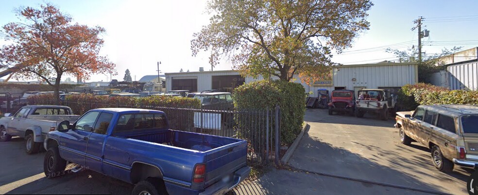 More Photos Of 8532 Clovely Ln, Sacramento Auto Repair For Sale