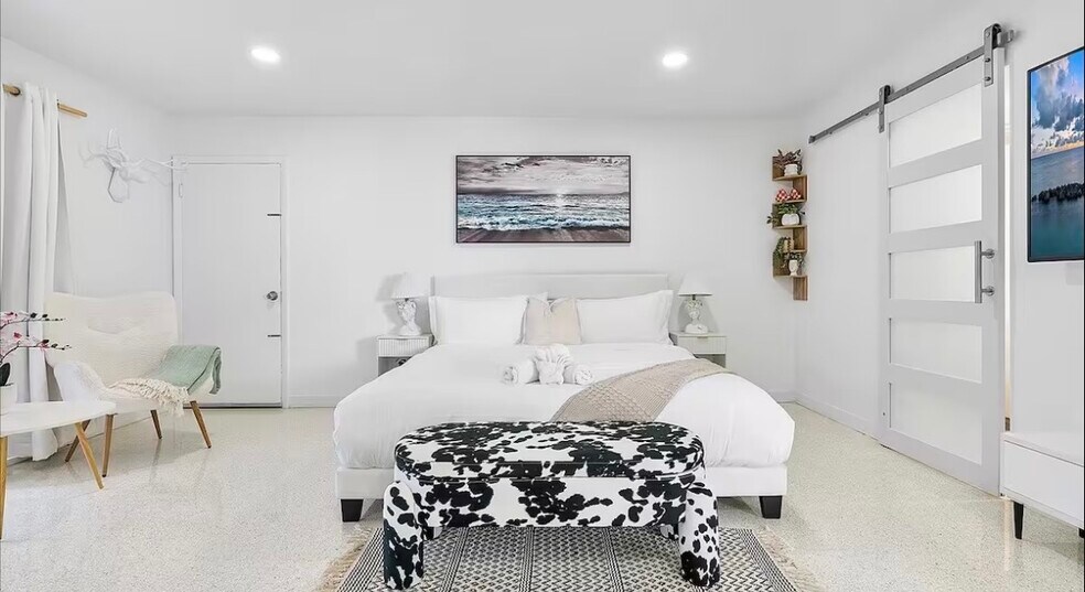 More Photos Of 333 Palm St, Hollywood Apartments For Sale