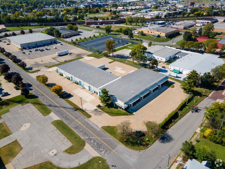 More Photos Of 630 E Bronson St, South Bend Light Distribution For Lease