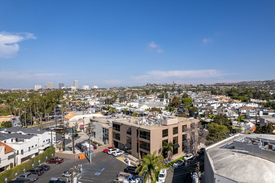More Photos Of 2865-2867 E Coast Hwy, Corona del Mar Medical For Lease