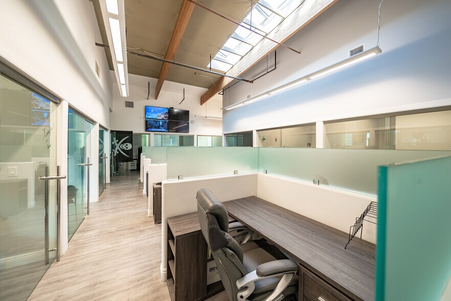 More Photos Of 90 Discovery, Irvine Office For Sale