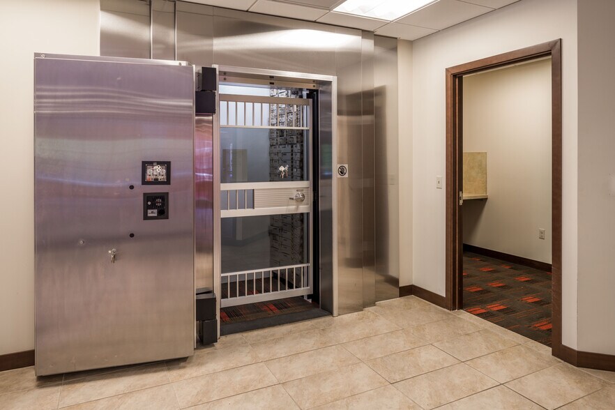 More Photos Of 1001 NW 14th Ave, Portland Storefront Retail Office For Lease