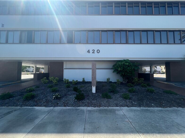 More Photos Of 420 Tamiami Trl S, Venice Medical For Sale