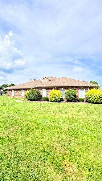 More Photos Of 1007 Mill Pond Ln, Greencastle Office For Lease