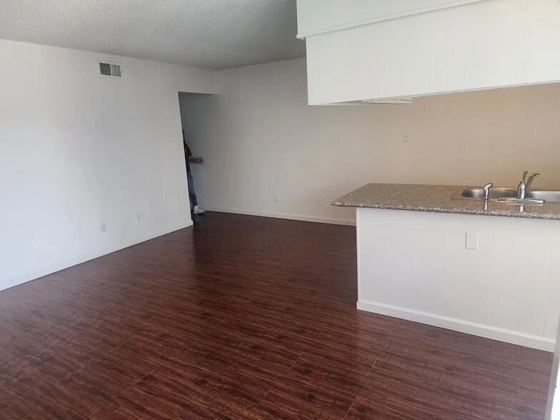 More Photos Of 67 Nedra Ct, Sacramento Apartments For Sale