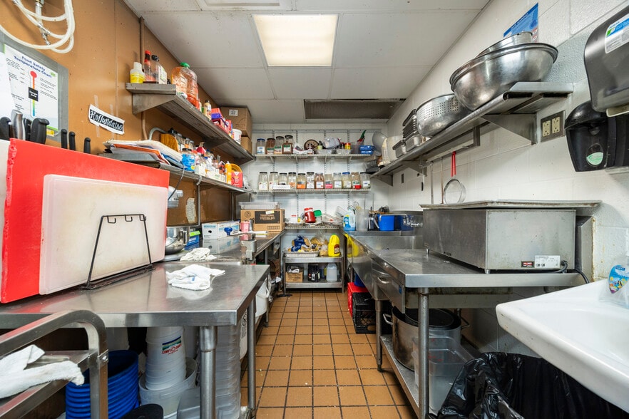 More Photos Of 4415 Liberty Ave, Vermilion General Retail For Sale