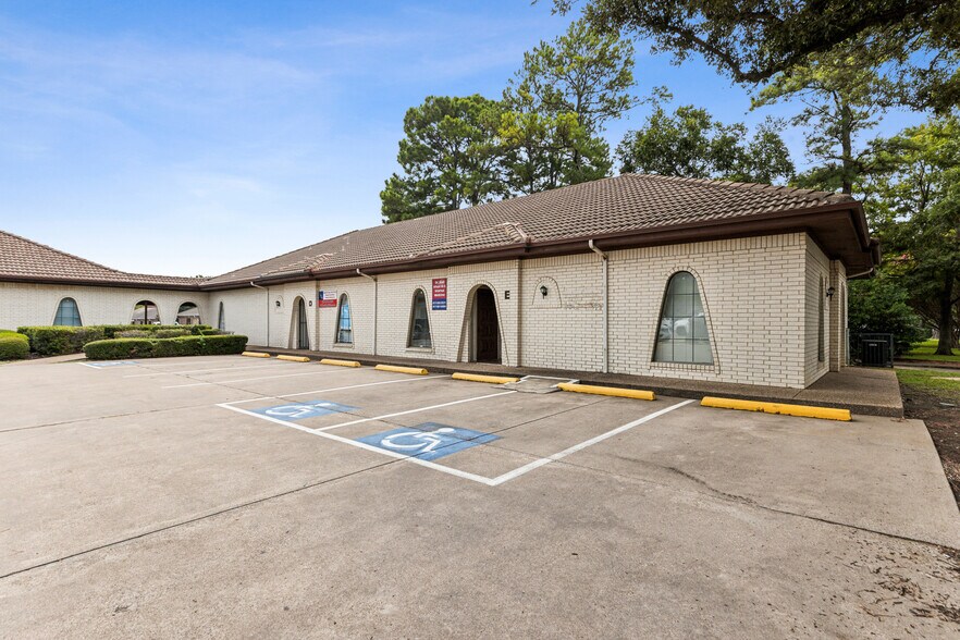 More Photos Of 912 Wright St, Arlington Medical For Sale