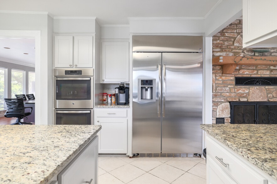 More Photos Of 13231 Rooster Springs Rd, Austin Office Residential For Sale