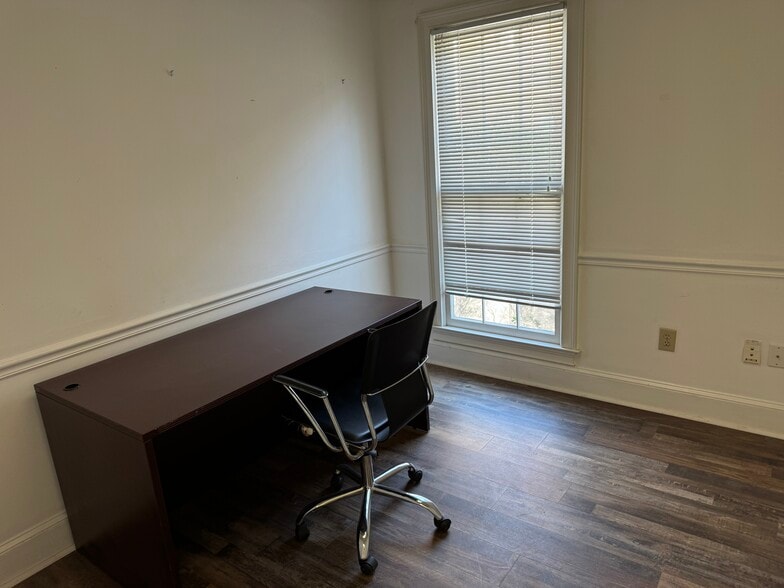More Photos Of 875 Old Roswell Rd, Roswell Office For Sale