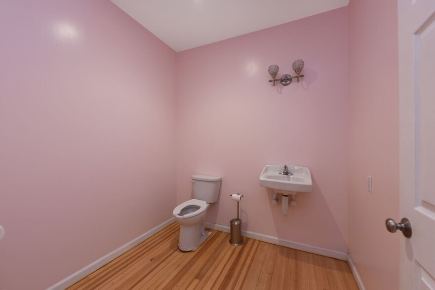 More Photos Of 50 Hillside Ave, Williston Park Storefront For Sale