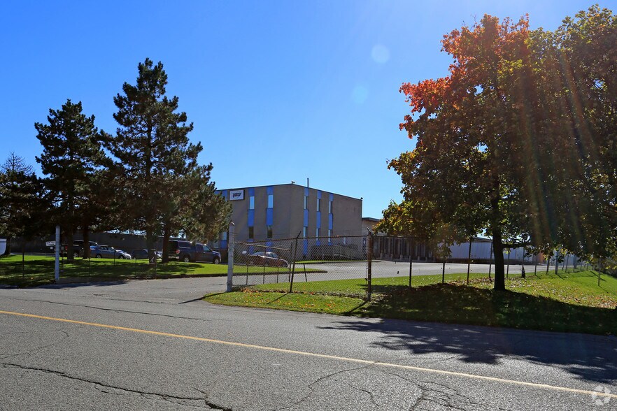 More Photos Of 85 Webster Rd, Kitchener Distribution For Lease