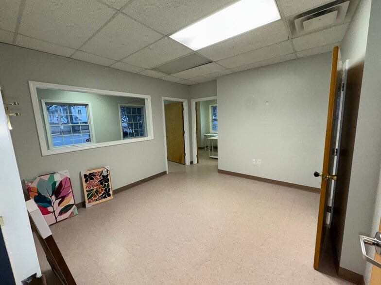 More Photos Of 401 Bloomingdale Rd, Staten Island Office For Sale