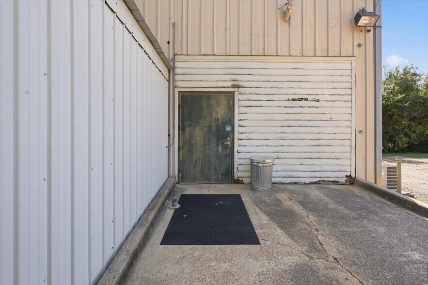 More Photos Of 1013 N Flowood Dr, Flowood Freestanding For Sale
