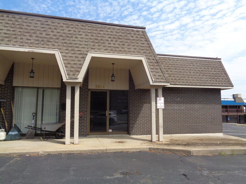 More Photos Of 3903-3913 S Lynn Ct, Independence Office For Sale