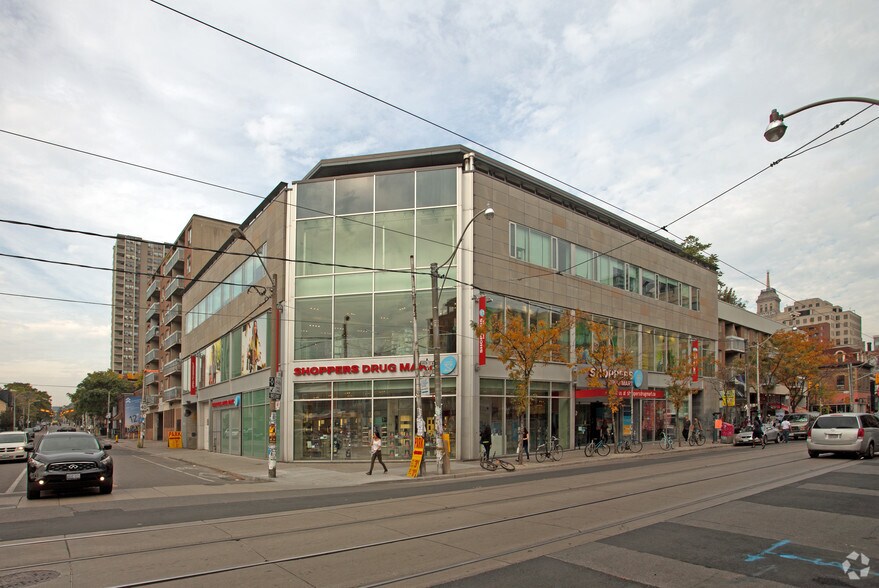 More Photos Of 252-260 Queen St W, Toronto General Retail For Lease