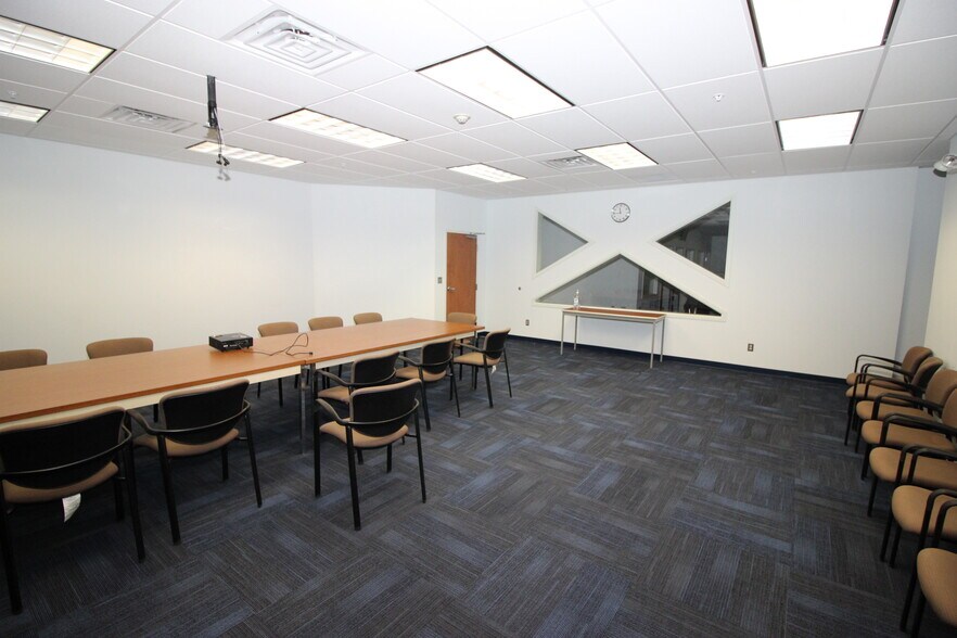 More Photos Of 455 Maryland Dr, Fort Washington Light Manufacturing For Sale