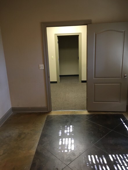 More Photos Of 13702 Coursey Blvd, Baton Rouge Office For Lease