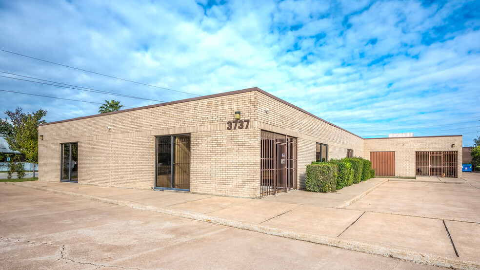 Primary Photo Of 3737 Westcenter Dr, Houston Manufacturing For Lease