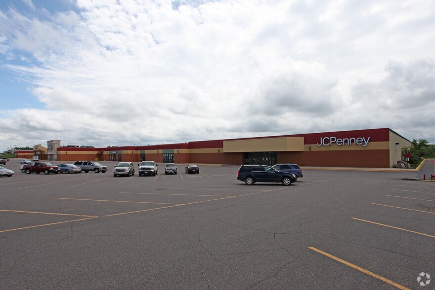 More Photos Of 990 W 41st St, Hibbing General Retail For Sale