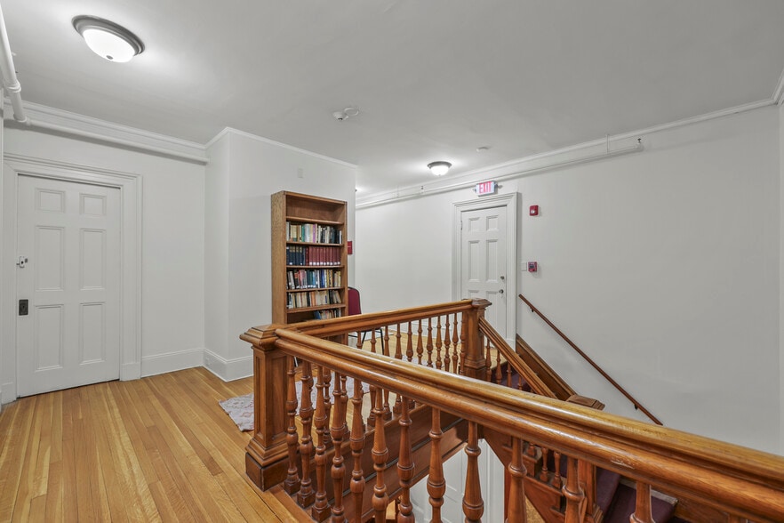 More Photos Of 74 Wendell Ave, Pittsfield Hotel For Sale
