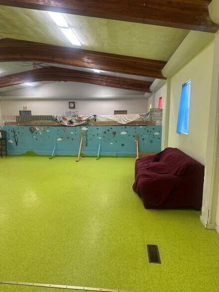 More Photos Of 1019 12th St, Anacortes Flex For Lease