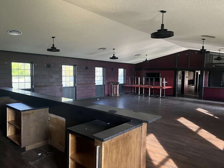 More Photos Of 1120 E Sen Carlos Truan Blvd, Kingsville Restaurant For Sale