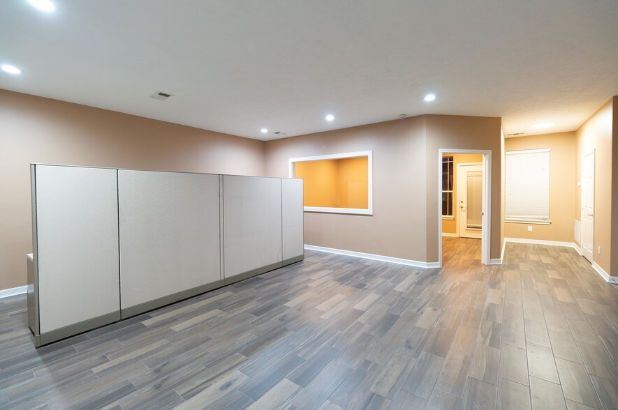 More Photos Of 811 Bradford Ave, Kemah Office For Lease