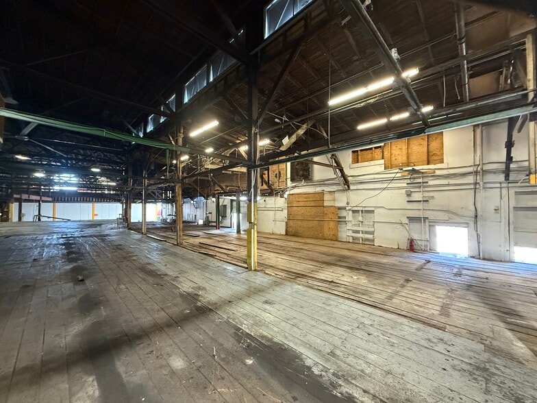 More Photos Of 650 Avenue R SW, Winter Haven Distribution For Sale
