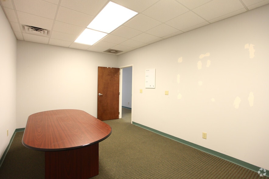 More Photos Of 3220 Prosperity Church Rd, Charlotte Office For Lease