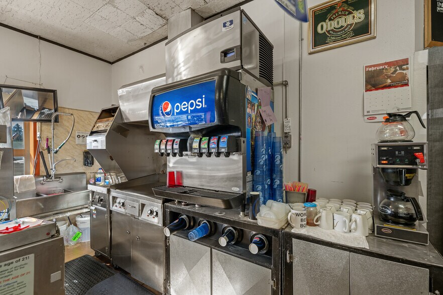 More Photos Of 412 Main St SW, Ronan Sports And Entertainment For Sale