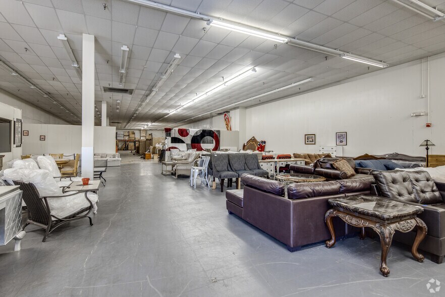 More Photos Of 7802 S Orange Blossom Trl, Orlando General Retail For Lease