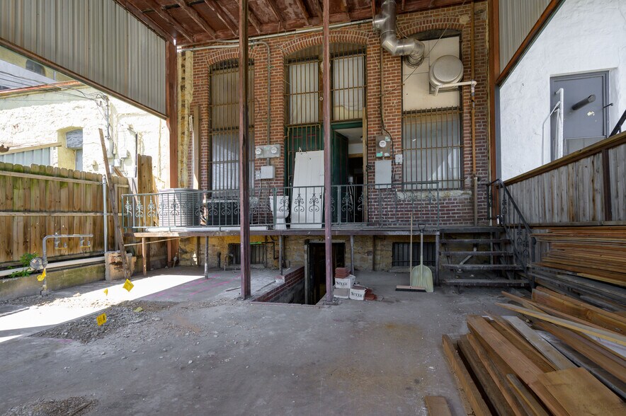 More Photos Of 120 W Main St, Denison Storefront Retail Office For Lease