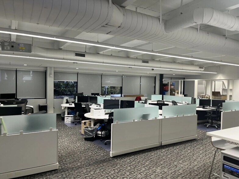 More Photos Of 14261 Commerce Way, Miami Lakes Office For Lease