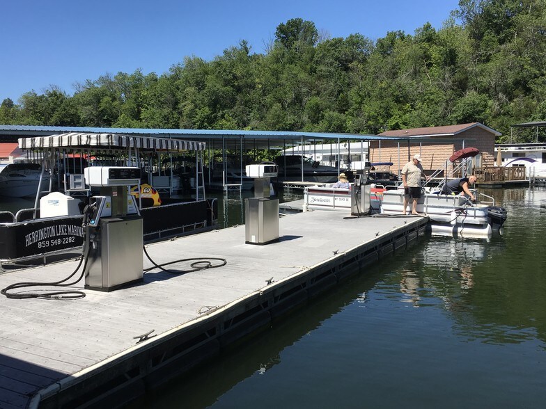 More Photos Of 136 S Homestead Ln, Lancaster Marina For Sale