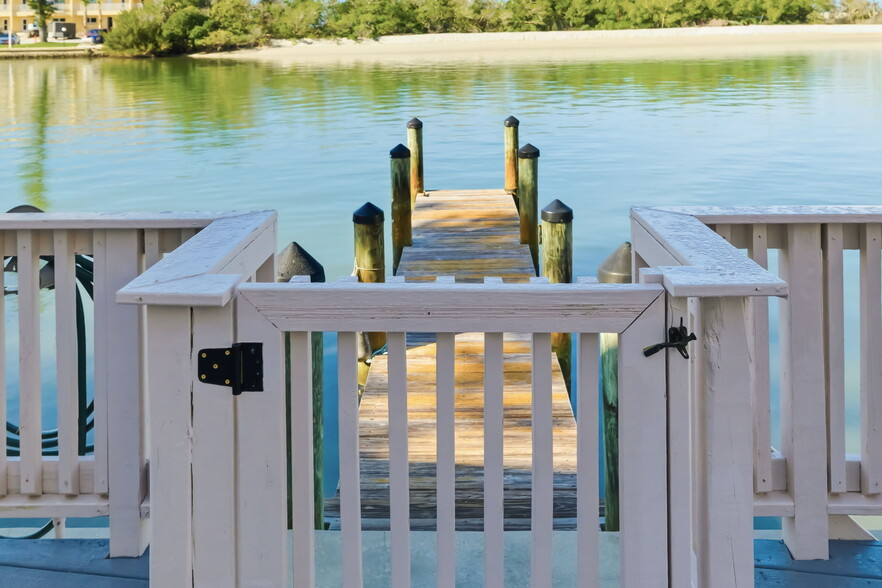 More Photos Of 9022 Midnight Pass Rd, Sarasota Apartments For Sale