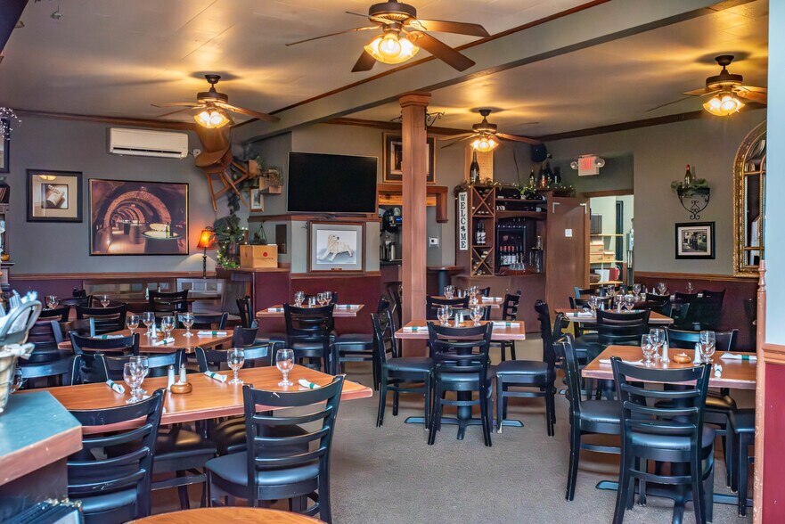 More Photos Of 205 Main St, Onalaska Specialty For Sale