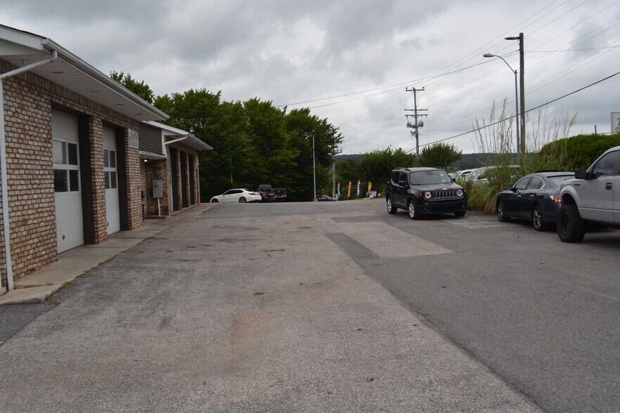 More Photos Of 4028 Hanover Pike, Manchester Auto Repair For Sale