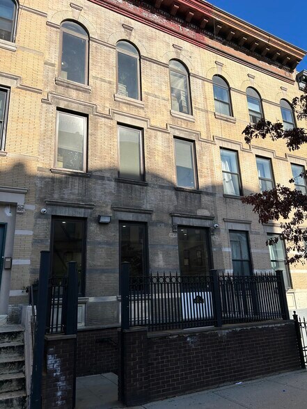 More Photos Of 571 W 183rd St, New York Office For Lease