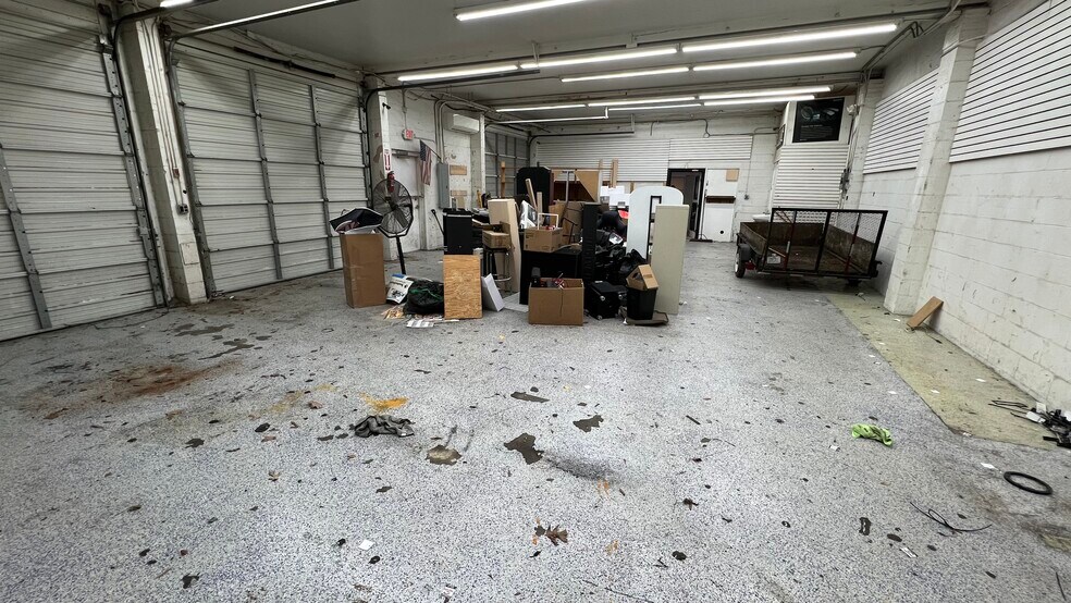More Photos Of 894 E Little Creek Rd, Norfolk Auto Repair For Lease