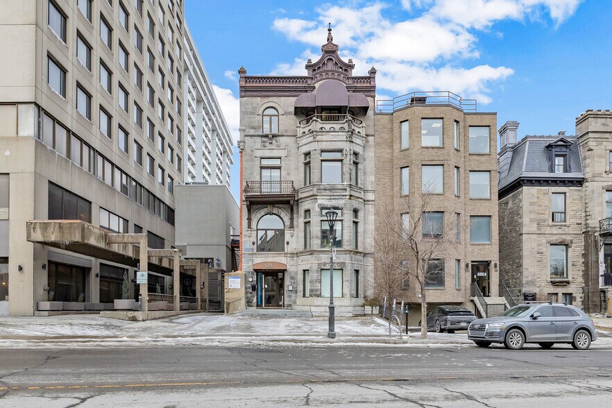 More Photos Of 525 Rue Sherbrooke E, Montréal Office For Lease