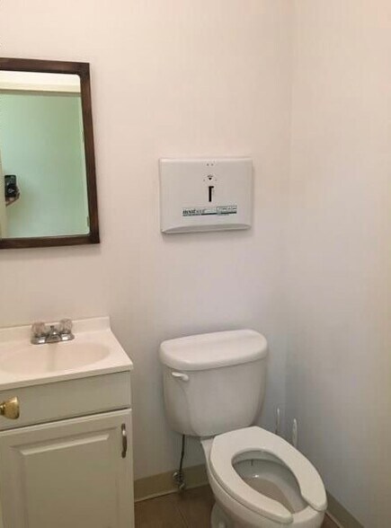 More Photos Of 235 Dongan Hills Ave, Staten Island Medical For Lease