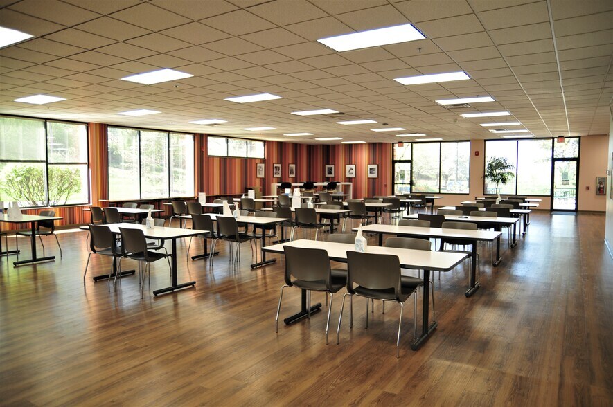 More Photos Of 5091 Louise Drive, Mechanicsburg Office For Lease