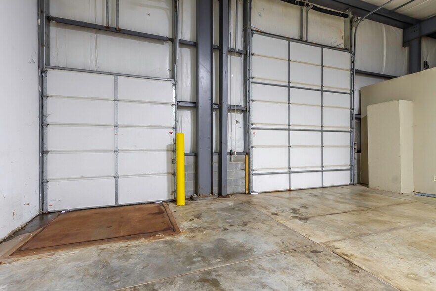More Photos Of 2840 Mitthoeffer Pl, Indianapolis Warehouse For Sale