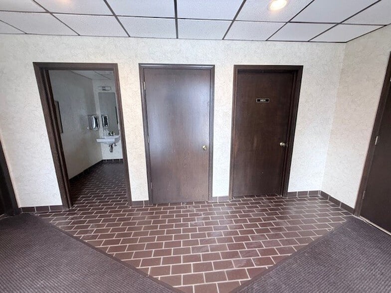 More Photos Of 4025 W Main St, Kalamazoo Medical For Sale