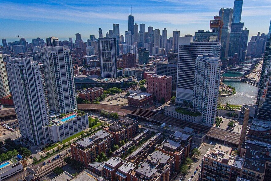 More Photos Of 555 W Kinzie St, Chicago Multifamily For Sale