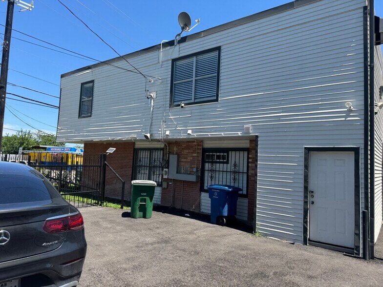 More Photos Of 1907 Goliad Rd, San Antonio Freestanding For Lease