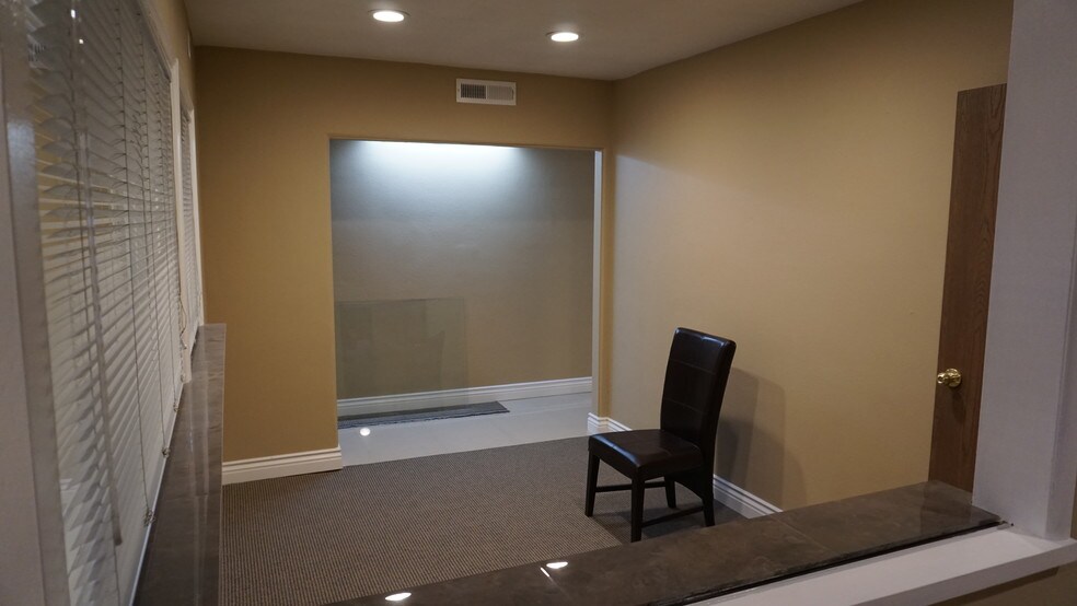 More Photos Of 301-311 W Civic Center Dr, Santa Ana Office For Lease